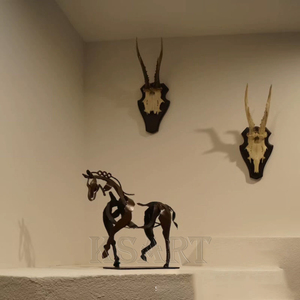 Grande figurine de cheval créative en fibre de verre en résine pour articles de décoration d'art de parc carré et de zone publique - Product Image 5