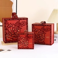 Emballage de boîte-cadeau magnétique de rouge à lèvres cosmétique personnalisée pour glaçure à lèvres brillant à lèvres avec miroir d'insertion et papier anti-rayures