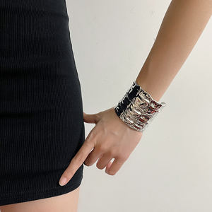 Bracciale di Lusso di Alta Gamma con Stampa Coccodrillo, Sofisticato ed Elegante, Bracciale a Fascia Larga in Lega Metallica Placcata Oro/Argento - Product Image 3