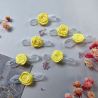 Mini roses en ruban, fleurs artificielles en nylon, rosettes de couleurs mélangées avec des feuilles vertes pour modèle de lingerie S6187