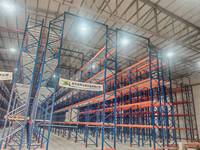 Étagère à palettes robuste avec plancher en grillage métallique, rayonnage sélectif réglable pour entrepôt logistique