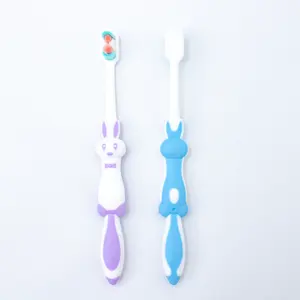 Materiali di sicurezza cartone animato bambini spazzolino da denti a forma di coniglio ultra morbido setola per bambini spazzolino da denti con manico in gomma