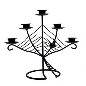 Nuevo Candelabro Decorativo de Metal para Halloween, Candelabro de Hierro Negro con Diseño de Telaraña y Cinco Brazos para Decoración del Hogar en Halloween - Product Image 1