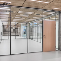 Système de cloisonnement coupe-feu en verre avec structure en acier ignifuge EI 1.0, isolation acoustique, design moderne pour bureaux et supermarchés