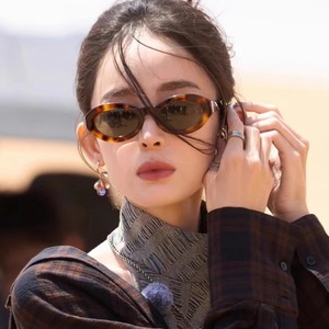 Gafas de sol tipo ojo de gato con montura de caparazón de tortuga, protección UV400, gafas de sol retro con montura pequeña para mujer - Product Image 1