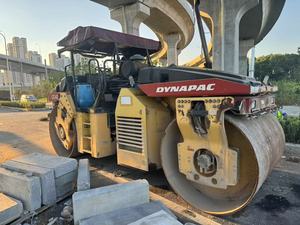 DYNAPAC CC422 d'occasion rouleau compresseur vibrant à double tambour machine de compactage originale bon marché à vendre - Product Image 5