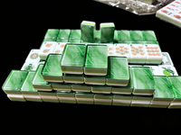 Nouvel ensemble de Mahjong américain moderne vert émeraude avec impression au dos, portable, 160 pièces, tuiles de Mahjong américaines en acrylique à 4 couches, style 2026