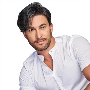 วิกผมสั้นผู้<span class=keywords><strong>ชาย</strong></span>สีดำขาว ทรงหน้าม้าปัดข้าง หนาฟู จากโรงงานโดยตรง สำหรับขายส่งต่างประเทศบน AliExpress รุ่น Silk Dreamy Wonders - Product Image 1