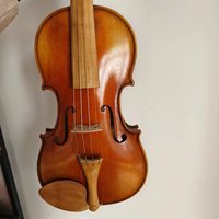 Violon 4/4 de style baroque, table en épicéa, fond en érable flammé, son doux, vernis spiritueux, cordes en nylon, excellente finition, vente en gros
