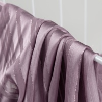 Tissu en satin de polyester jacquard à rayures B2 avec fil argenté, respirant, doux au toucher, idéal pour la confection de shaylas, kaftans et saris