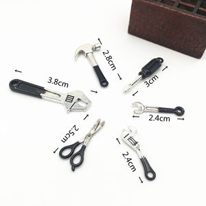 ชุดเครื่องมือจิ๋วสำหรับบ้านตุ๊กตา 6 ชิ้น ชุดซ่อมบ้านตุ๊กตาอเนกประสงค์ เครื่องมือซ่อมแซมกลางแจ้ง อุปกรณ์ตกแต่งปาร์ตี้ขนาดเล็กสุดสนุก - Product Image 4