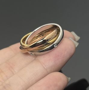 Anillos de Piedras Preciosas de Lujo Ligero para Mujer, Diseño de Tres Anillos Cruzados, Retención de Color de Nicho, Latón Clásico para Fiestas - Product Image 4