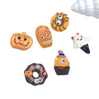 Lot de 100 Breloques d'Halloween en Résine Faite à la Main, Cabochons à Dos Plat de Forme Irrégulière pour Breloques de Chaussures et Gobelets Thème Effrayant