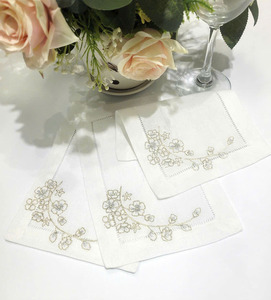 Servilleta de Tela Blanca Hecha a Mano en Vietnam, de Poliéster y Algodón, con Borde Cosido, para Bodas y Fiestas - Product Image 4