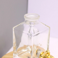Bouteille en verre de parfum à l'huile essentielle de bois d'agar de 250ml faite à la main de style arabe avec robinet sans plomb et sérigraphié pour l'emballage