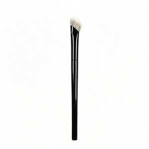 Pinceau de maquillage à poils d'animaux biseauté pour le contour du nez, idéal pour l'illumination et le contouring du visage - Product Image 2