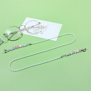 Chaîne de lunettes en résine colorée avec cœurs et étoiles, 70 cm, mignonne, anti-perte, perlée, pour masques et lunettes - Product Image 3