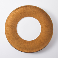 Assiettes de présentation en céramique dorée de 12 pouces de bonne qualité, en porcelaine fine, écologiques, pour mariages et réceptions de luxe