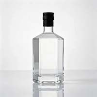 Bouteille de whisky et de brandy en verre carrée haut de gamme de 500 ml, finition givrée avec estampage à chaud, décalcomanie pour bouchon à vis mat ou brillant, emballage inclus