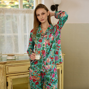 <span class=keywords><strong>Pigiama</strong></span> Primaverile Comodo in Seta Ghiaccio per Ragazze <span class=keywords><strong>con</strong></span> Stampe Floreali e <span class=keywords><strong>Animali</strong></span>, Set da Casa in 2 Pezzi - Product Image 1