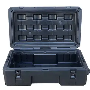Kit da viaggio professionale per auto da campeggio Cargo Box 66L caricato con scatole di plastica impermeabili