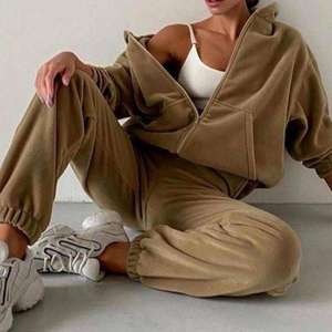 Tenues de sport pour femmes personnalisées, automne-hiver, 2 pièces, ensemble pantalon à capuche en polaire épais, coupe ample, haut deux pièces, vêtements de sport - Product Image 2