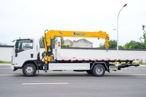 Camion de dépannage à plateau plat Isuzu 8 tonnes avec grue XCMG pour le sauvetage et le transport de véhicules endommagés - Product Image 4