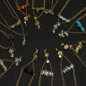 Kalung kristal penyembuhan batu alam, besi tahan karat Multi lapisan, kalung bunga lahir dan batu kelahiran - Product Image 3