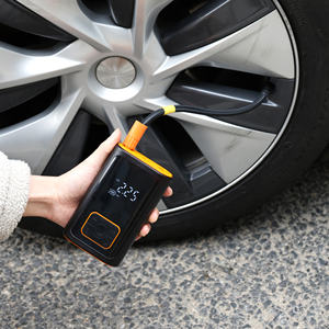 منفاخ إطارات رقمي محمول لاسلكي بسعة 4000 مللي أمبير مع ضوء LED ووظيفة بنك طاقة بقوة 100 رطل لكل بوصة مربعة ومجموعة من 4 إبر - Product Image 5