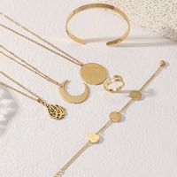 Nouveau Coffret Bijoux Personnalisé Plaqué Or 18 Carats en Acier Inoxydable avec Breloques Coraniques Ayatul Kursi, Collier, Bracelet et Bague Islamiques Arabes pour l'Aïd
