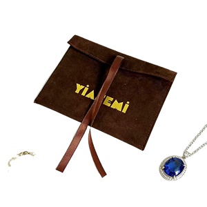 Pochette à bijoux en suède marron foncé à rabat, petit format, prix d'usine, pochette de luxe en velours avec lien en ruban - Product Image 1