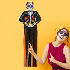 Décoration de fête d'Halloween en gros pour la maison et le jardin, pendentif à pampilles tête de mort du Jour des Morts, ornement de porte à suspendre, tête de mort peinte - Product Image 3