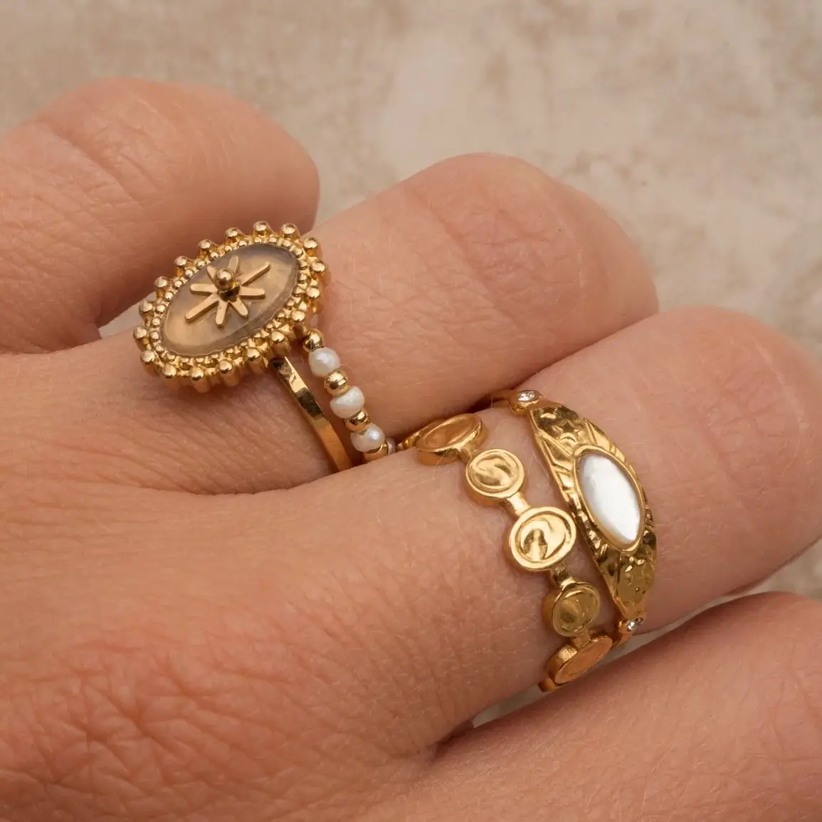 2023 14K anelli in acciaio inox placcato oro Micro pavimentato agata anello aperto con stelle di zircone di pietra bianca per donna