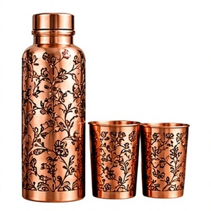 Juego de Botella de Agua de Cobre con Diseño de Rosas Hecho a Mano, con Tapa y 2 Tazas Florales Grabadas, Vajilla Ecológica - Product Image 1