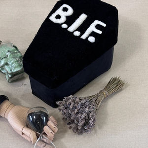 Изготовленный на заказ черный Хэллоуин вышитый бархатный ящик для хранения ювелирных изделий ожерелье серьги кольцо готический гроб в форме ювелирных изделий упаковочная коробка - Product Image 3