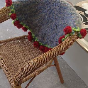 Manta de Ganchillo de Lana Hecha a Mano con Patrón de Ramo de Rosas, Estilo Bohemio, Cálida y Cómoda para Invierno, Producto Terminado - Product Image 2