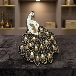 Camino de Mesa Bordado con Cuentas y Diseño de Pavo Real, Decoración de Hogar con Patrón Animal de Lujo, Diseño Artístico para una Mesa Elegante - Product Image 4