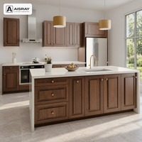 Ensemble de meubles de cuisine sur mesure, portes en placage de bois classiques, aménagement en îlot et rangement coulissant, structure en contreplaqué