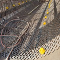 Maille vibrante en fil métallique noir, maille soudée avec services de découpe et de pliage