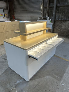 Tienda óptica Renderizado 3D con exhibición de montaje Mostrador central de muebles con bandejas Mostrador de exhibición de góndola de tienda - Product Image 4