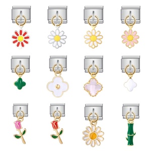 Abalorios de Moda de Acero Inoxidable Chapado en Platino con Diseño de Flor Esmaltada y Trébol de Cuatro Hojas Daisy, Eslabones Modulares para Pulsera Italiana - Product Image 1