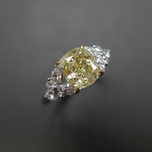 Bague de fiançailles Moissanite jaune taille coussin Bague d'amour cadeau d'anniversaire et de mariage en argent 925 avec diamant taillé - Product Image 1