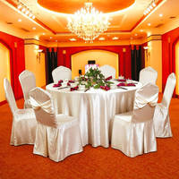 Ensemble de nappes de table en satin blanc de luxe sur mesure et housses de chaise à nœud pour tables rondes, idéal pour les lieux de réception