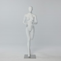 Tienda de moda Escaparate Deportes femeninos Cuerpo completo Correr Cara de huevo Maniquí blanco mate