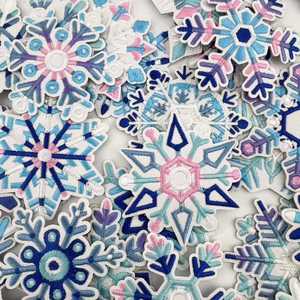 Grande collection de patchs brodés thermocollants bleus motif neige pour la décoration de vêtements, chapeaux et sacs - Product Image 2