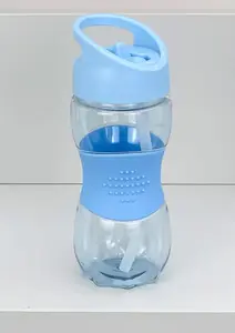 Thiết kế mới 420ml BPA miễn phí biểu tượng tùy chỉnh chai nước với Silicone tay áo và rơm