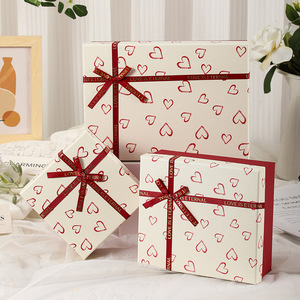 Vente en gros Boîtes de présentation pour cadeaux Boîtes cadeaux en papier multicolores avec logo personnalisé Emballage de bijoux - Product Image 3