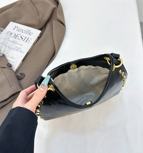 Sac à bandoulière de haute qualité, sac pour femme portable à rivets, sac à bandoulière décontracté en cuir PU, sac fourre-tout de fabricant en gros - Product Image 3