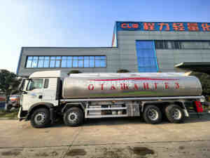 2025 prix d'usine <span class=keywords><strong>pas</strong></span> <span class=keywords><strong>cher</strong></span> HOWO EuroVI 8X4 <span class=keywords><strong>camion</strong></span>-citerne avec suspension pneumatique <span class=keywords><strong>camion</strong></span> de livraison de carburant à vendre - Product Image 3