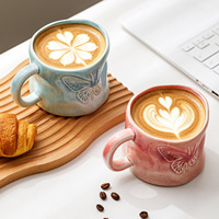 Mug à café en céramique 3D avec papillon en relief, glaçure dégradée, bord ondulé, vaisselle rustique faite à la main, plusieurs couleurs disponibles